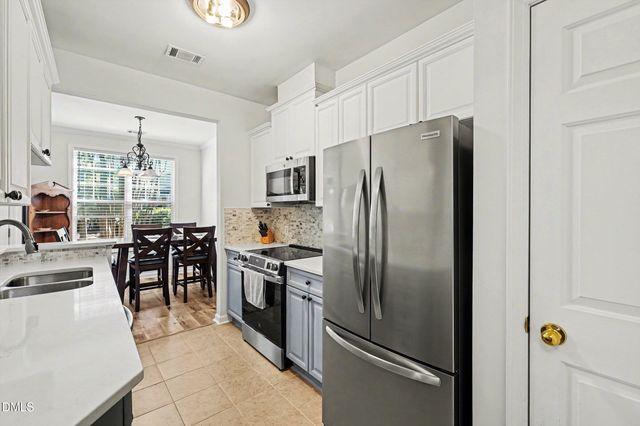 8221 Allyns Landing Way 204, Raleigh, NC 27615