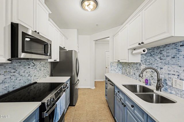 8221 Allyns Landing Way 204, Raleigh, NC 27615