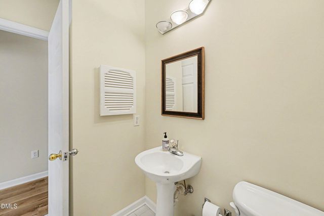 8221 Allyns Landing Way 204, Raleigh, NC 27615