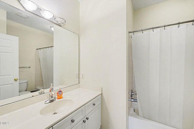 8221 Allyns Landing Way 204, Raleigh, NC 27615