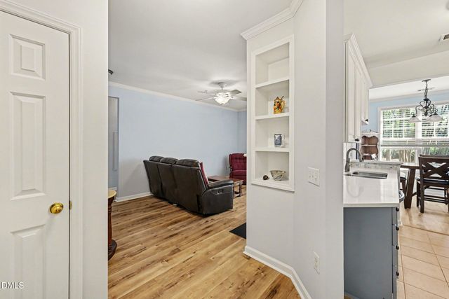 8221 Allyns Landing Way 204, Raleigh, NC 27615