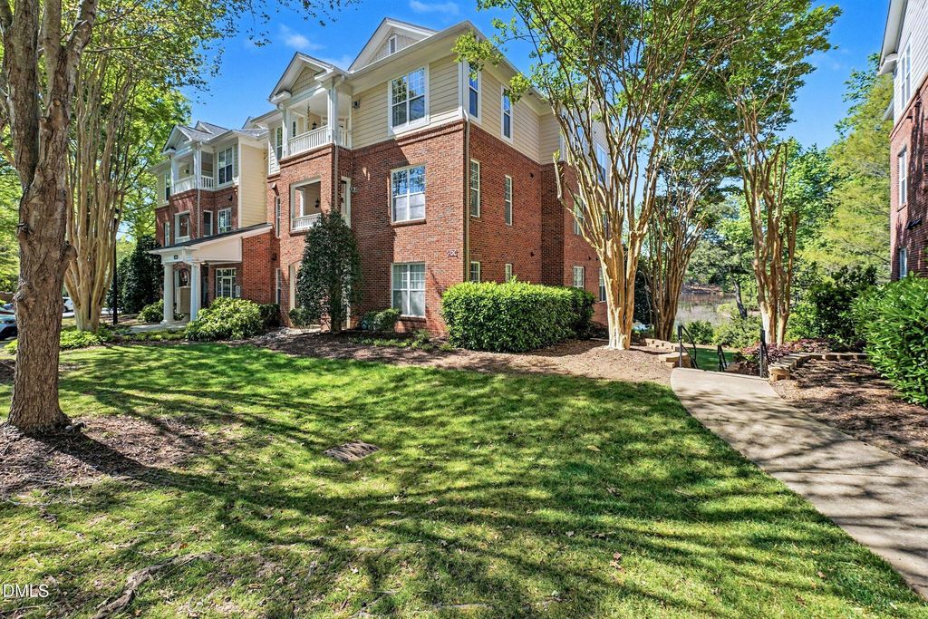 8221 Allyns Landing Way 204, Raleigh, NC 27615