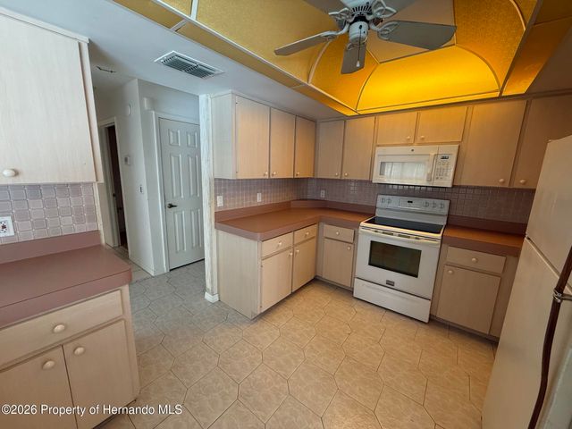 2037 Finland Drive, Spring Hill, FL 34609