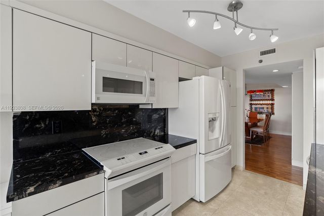 3598 Yacht Club Drive 1003, Aventura, FL 33180