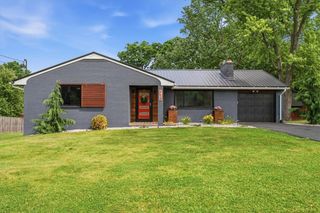 116 Arrowhead Dr, South Beaver Twp, PA 15010