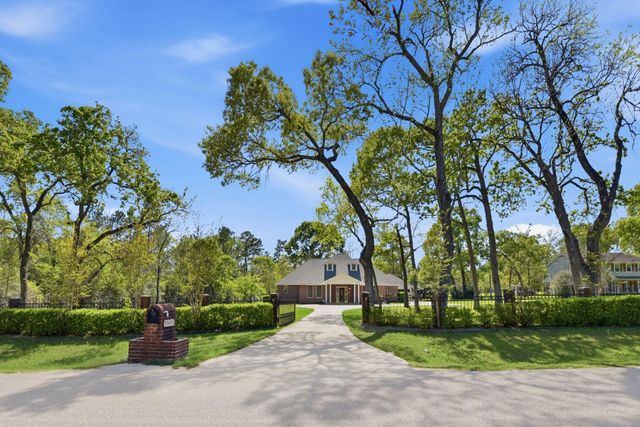 33403 Doe Drive, Magnolia, TX 77355