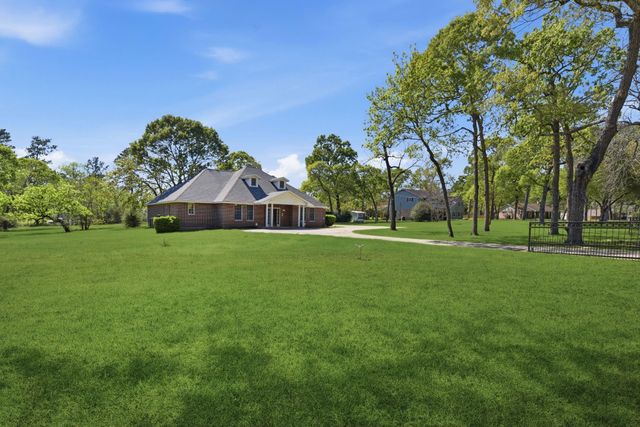 33403 Doe Drive, Magnolia, TX 77355