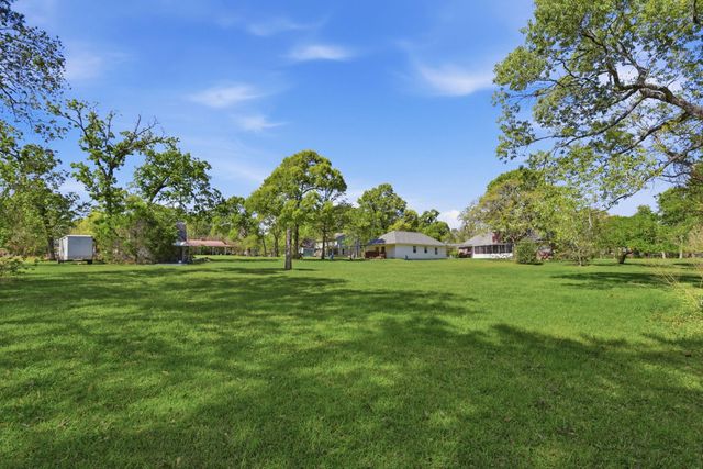 33403 Doe Drive, Magnolia, TX 77355