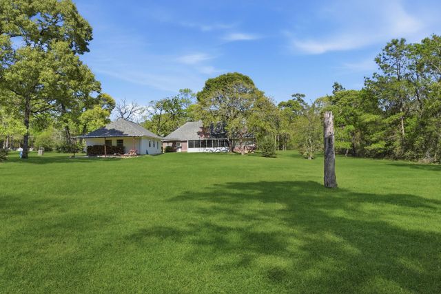 33403 Doe Drive, Magnolia, TX 77355