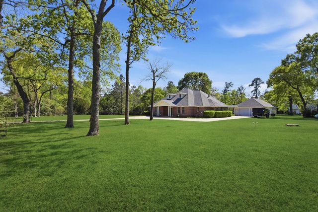 33403 Doe Drive, Magnolia, TX 77355