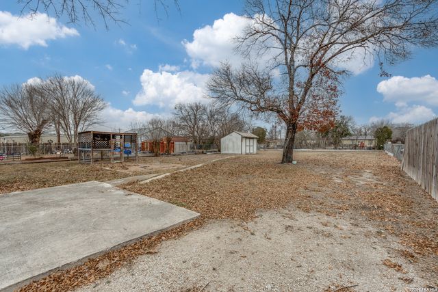111 Kirby Heights, Kirby, TX 78219