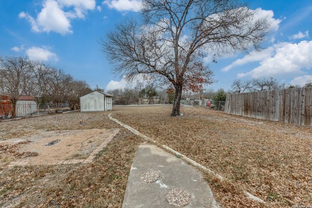 111 Kirby Heights, Kirby, TX 78219
