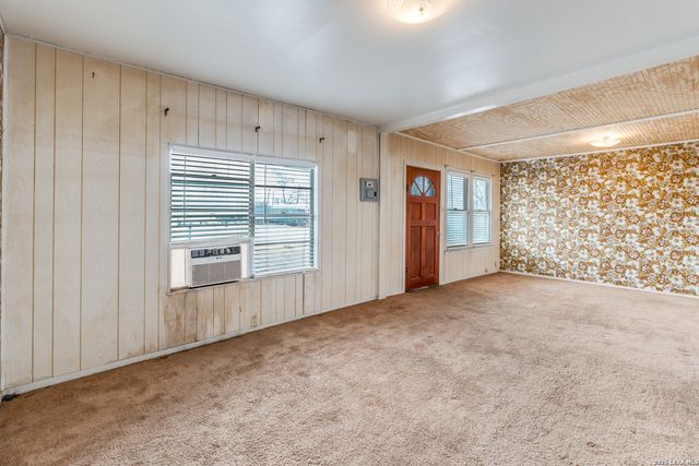 111 Kirby Heights, Kirby, TX 78219