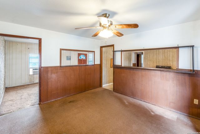 111 Kirby Heights, Kirby, TX 78219