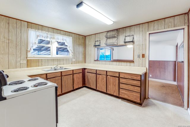 111 Kirby Heights, Kirby, TX 78219