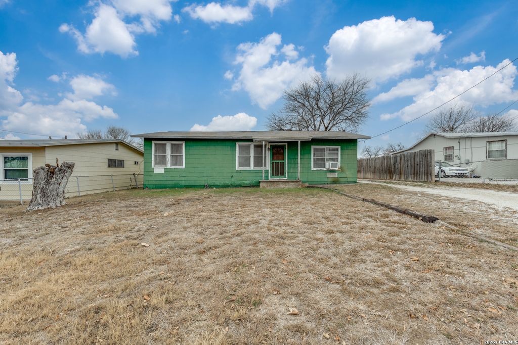 111 Kirby Heights, Kirby, TX 78219