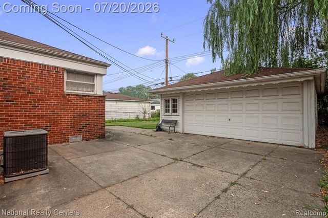 19801 Alger Street, Saint Clair Shores, MI 48080