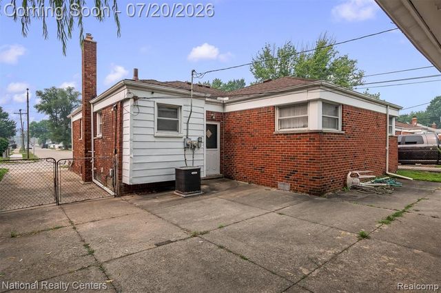 19801 Alger Street, Saint Clair Shores, MI 48080