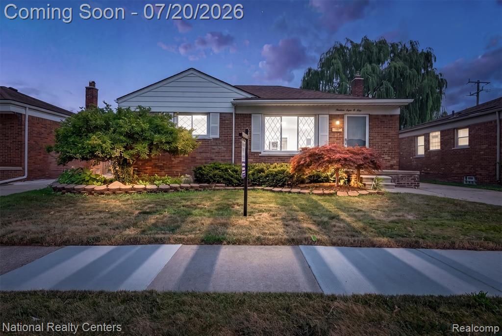 19801 Alger Street, Saint Clair Shores, MI 48080
