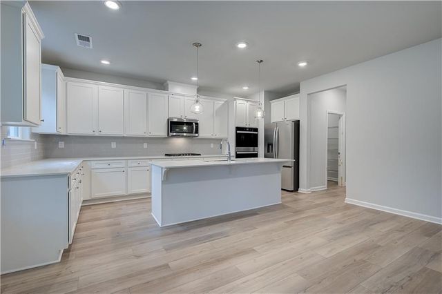 239 Arnewood Circle, Mcdonough, GA 30253