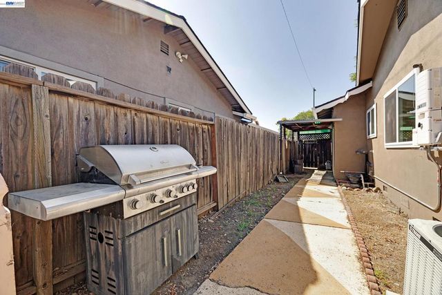 1289 Kimberly Dr, San Jose, CA 95118