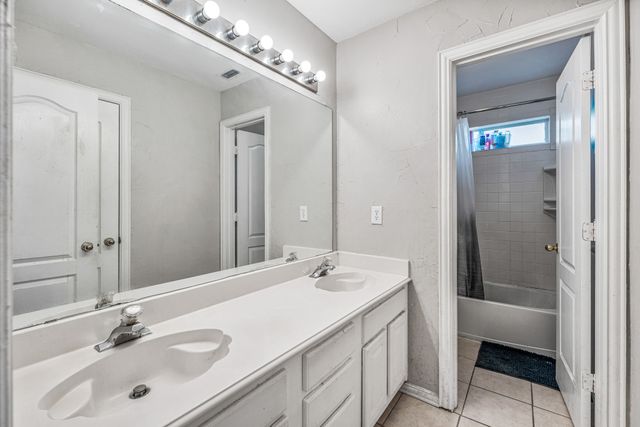 5452 Navajo Bridge Trail, Fort Worth, TX 76137