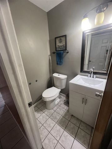 28400 Valley Forge Street, Southfield, MI 48076