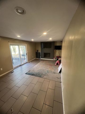 28400 Valley Forge Street, Southfield, MI 48076