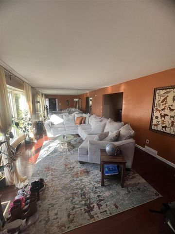 28400 Valley Forge Street, Southfield, MI 48076