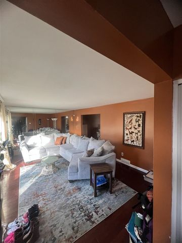 28400 Valley Forge Street, Southfield, MI 48076