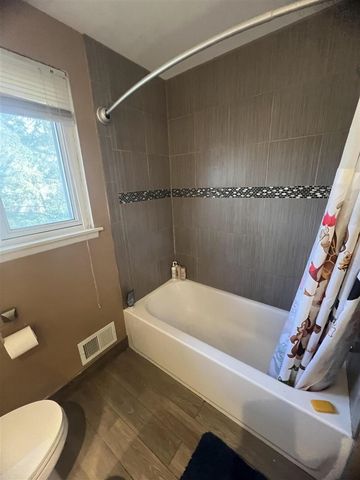 28400 Valley Forge Street, Southfield, MI 48076