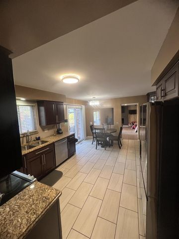 28400 Valley Forge Street, Southfield, MI 48076