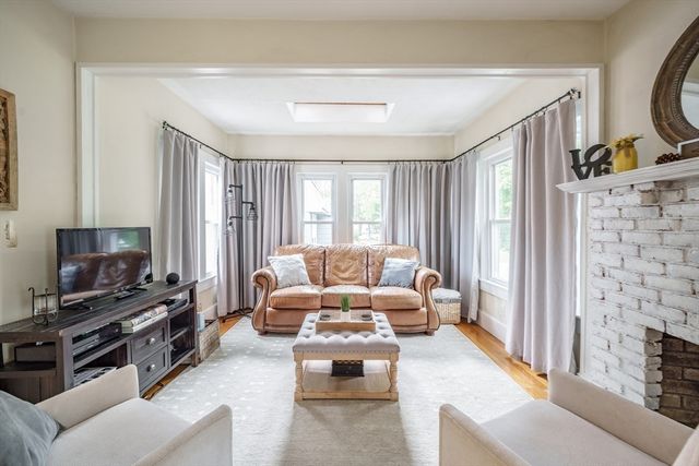 23 Berwick Road, Longmeadow, MA 01106