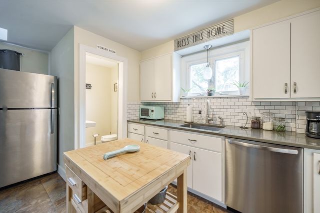 23 Berwick Road, Longmeadow, MA 01106