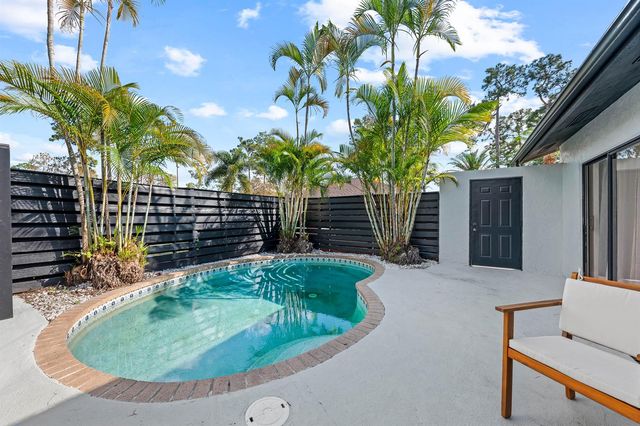 1277 Periwinkle Place, Wellington, FL 33414