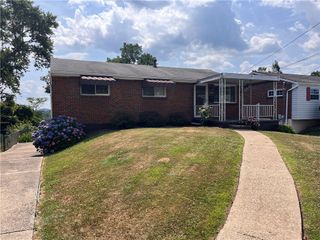 1504 Loretta Dr, Penn Hills, PA 15235