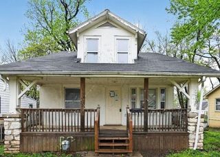 121 N ASH Avenue, Independence, MO 64053