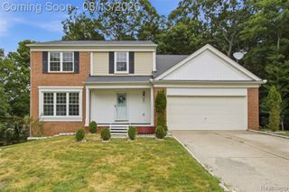 425 Thornridge Court, Rochester Hills, MI 48307