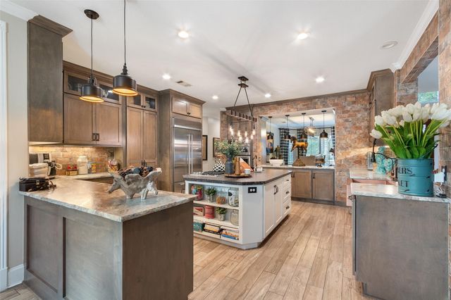 522 Whispering Meadow, Magnolia, TX 77355