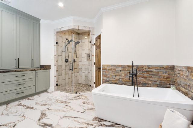522 Whispering Meadow, Magnolia, TX 77355