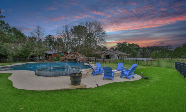 522 Whispering Meadow, Magnolia, TX 77355