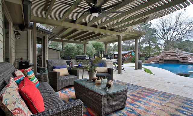 522 Whispering Meadow, Magnolia, TX 77355