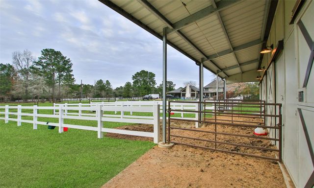 522 Whispering Meadow, Magnolia, TX 77355