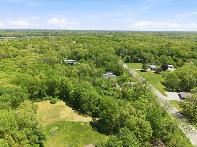 3916 West Overlook Road NE, Iowa City, IA 52240