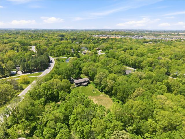 3916 West Overlook Road NE, Iowa City, IA 52240