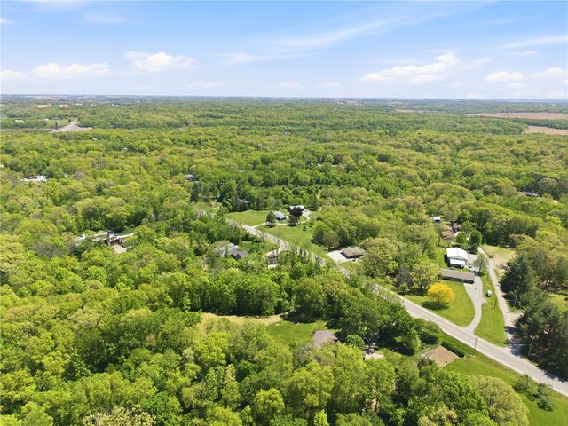 3916 West Overlook Road NE, Iowa City, IA 52240