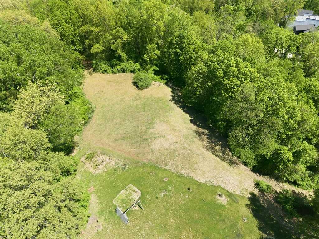 3916 West Overlook Road NE, Iowa City, IA 52240