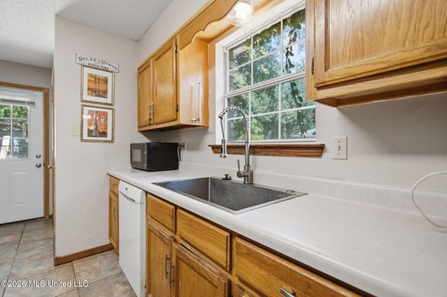 1325 S 10th Street, Ocean Springs, MS 39564