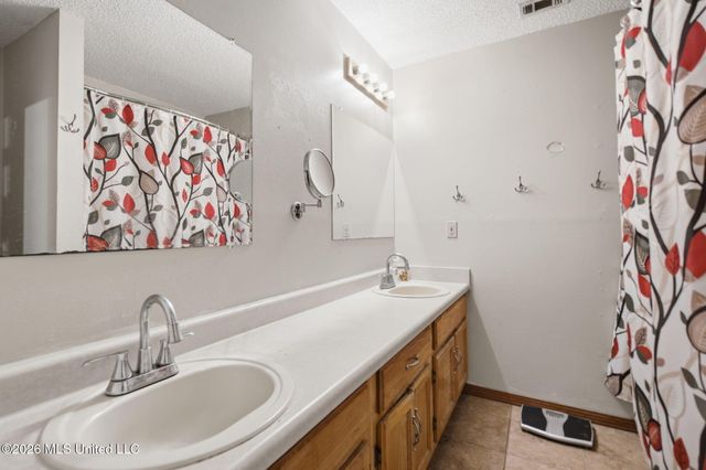 1325 S 10th Street, Ocean Springs, MS 39564