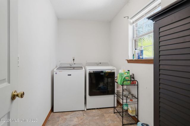 1325 S 10th Street, Ocean Springs, MS 39564
